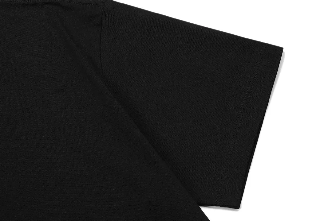 BALMAN Balman 2026 Early Spring New Arrival Imported machine high-density embroidered small letter logo on the chest Men's and women's Same Style short-sleeved T-shirt Customized gram 100% double yarn pure cotton fabric Custom dyed 32 double-strand threads Collar label, hangtag, main mark and three labels complete Color: Black Size: XS S M L